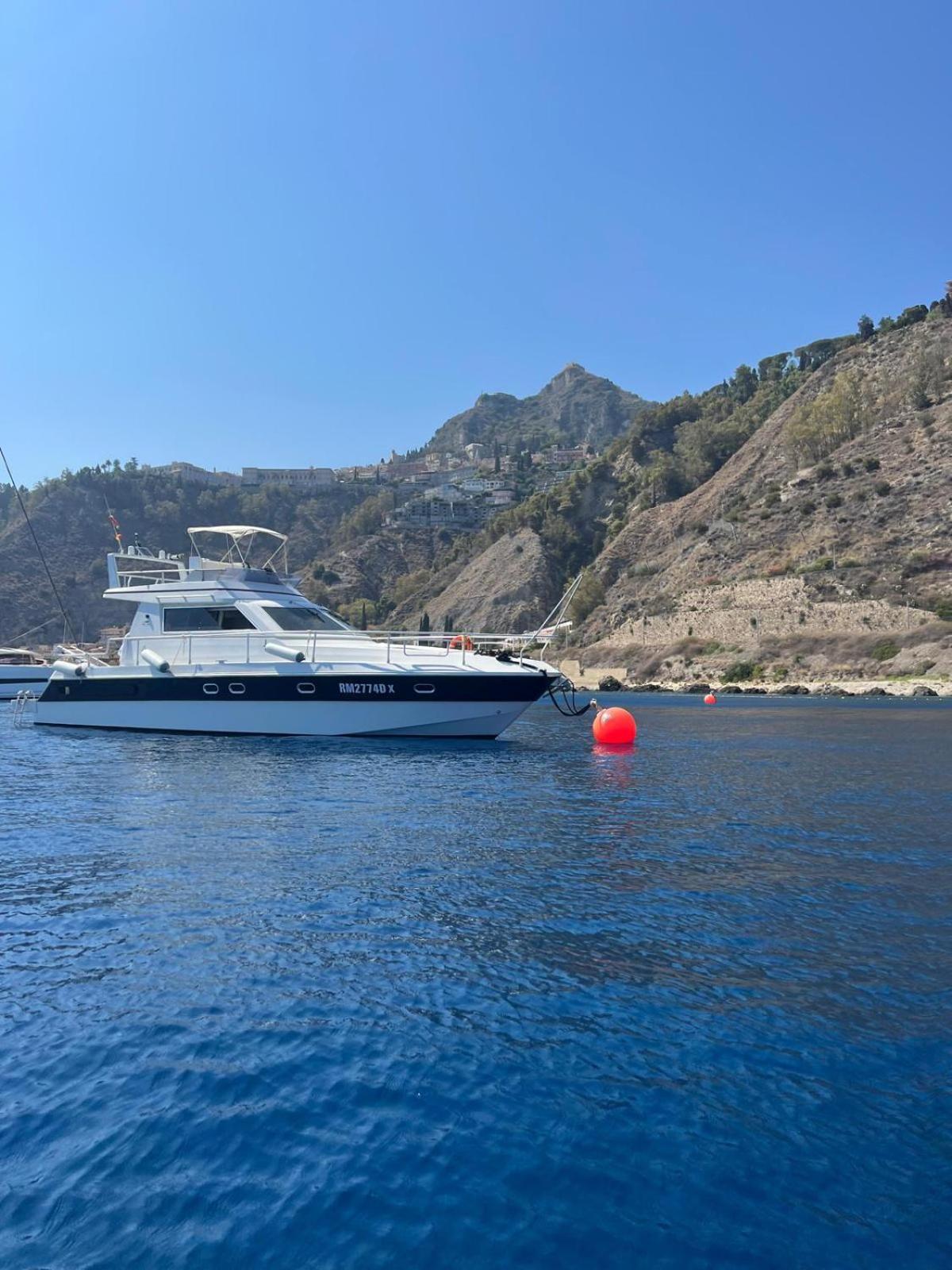 She'S Mine Yacht Hotel Catánia Buitenkant foto